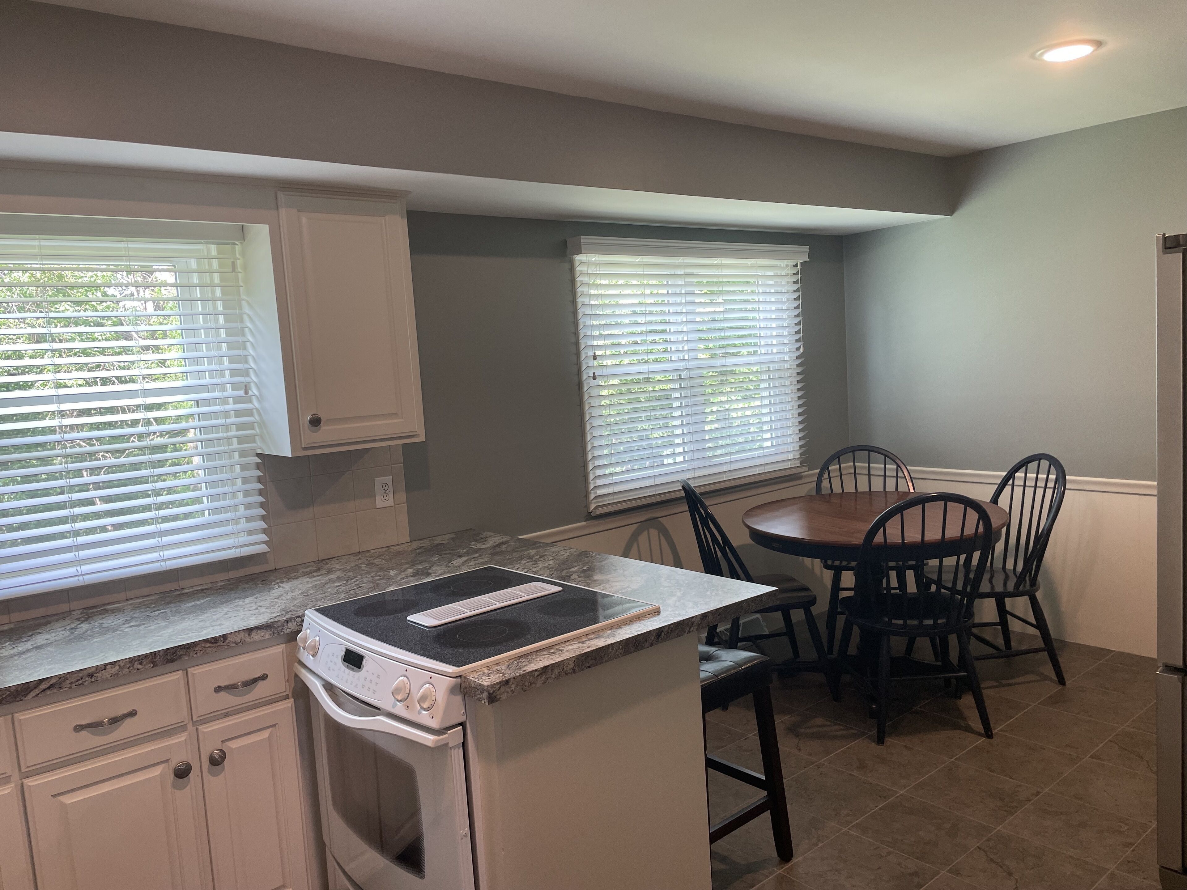 *****DOWNTOWN SUITE-CWS GEM**LAURTIZEN GARDENS AREA,UNMC, CREIGHTON, WALK TO ZOO