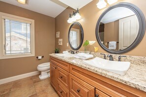 Shower, jetted bath, towels