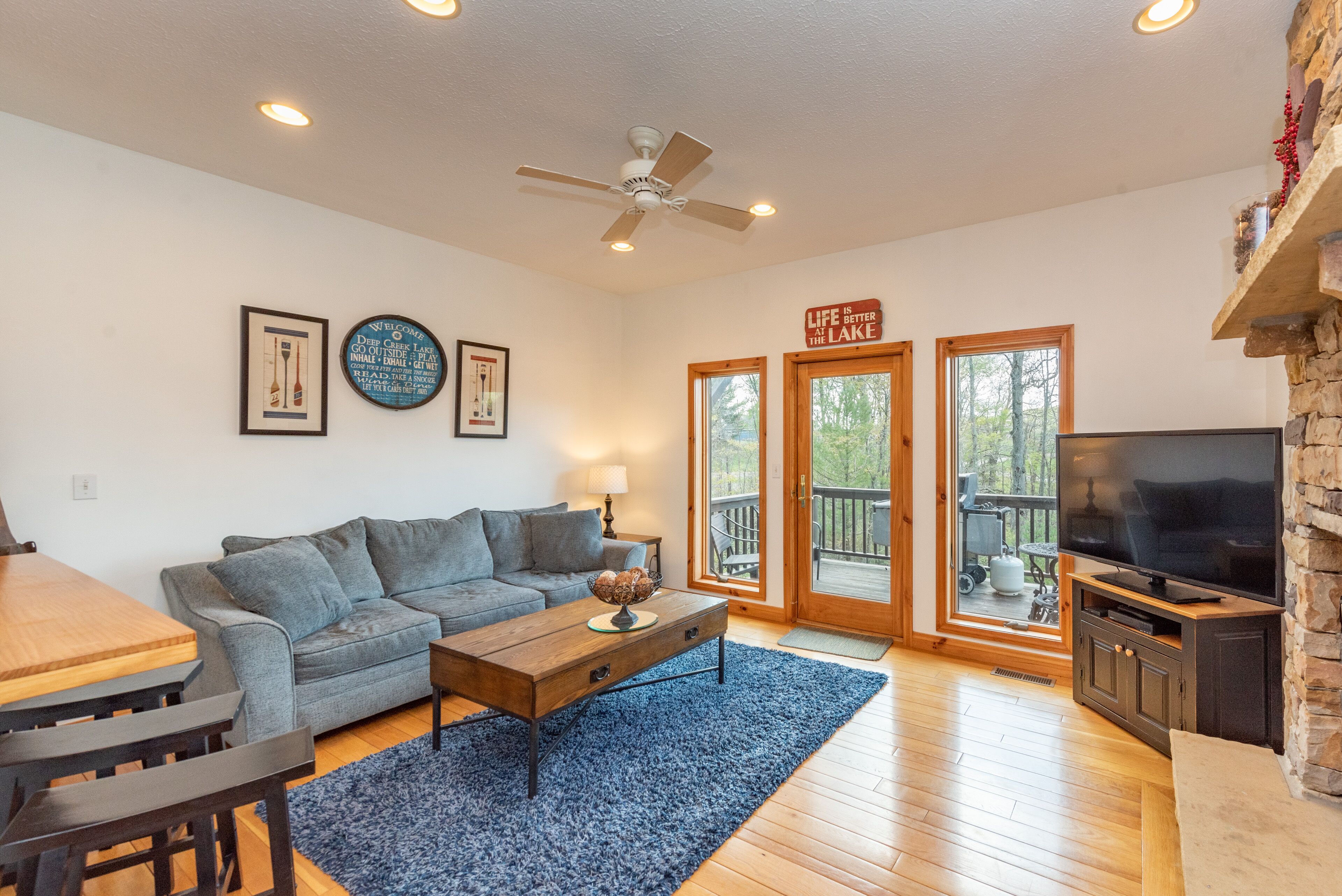 Slopeside Lake House: Lake Area, Ski Area, Hot Tub, A/C, Fireplace, Foosball!