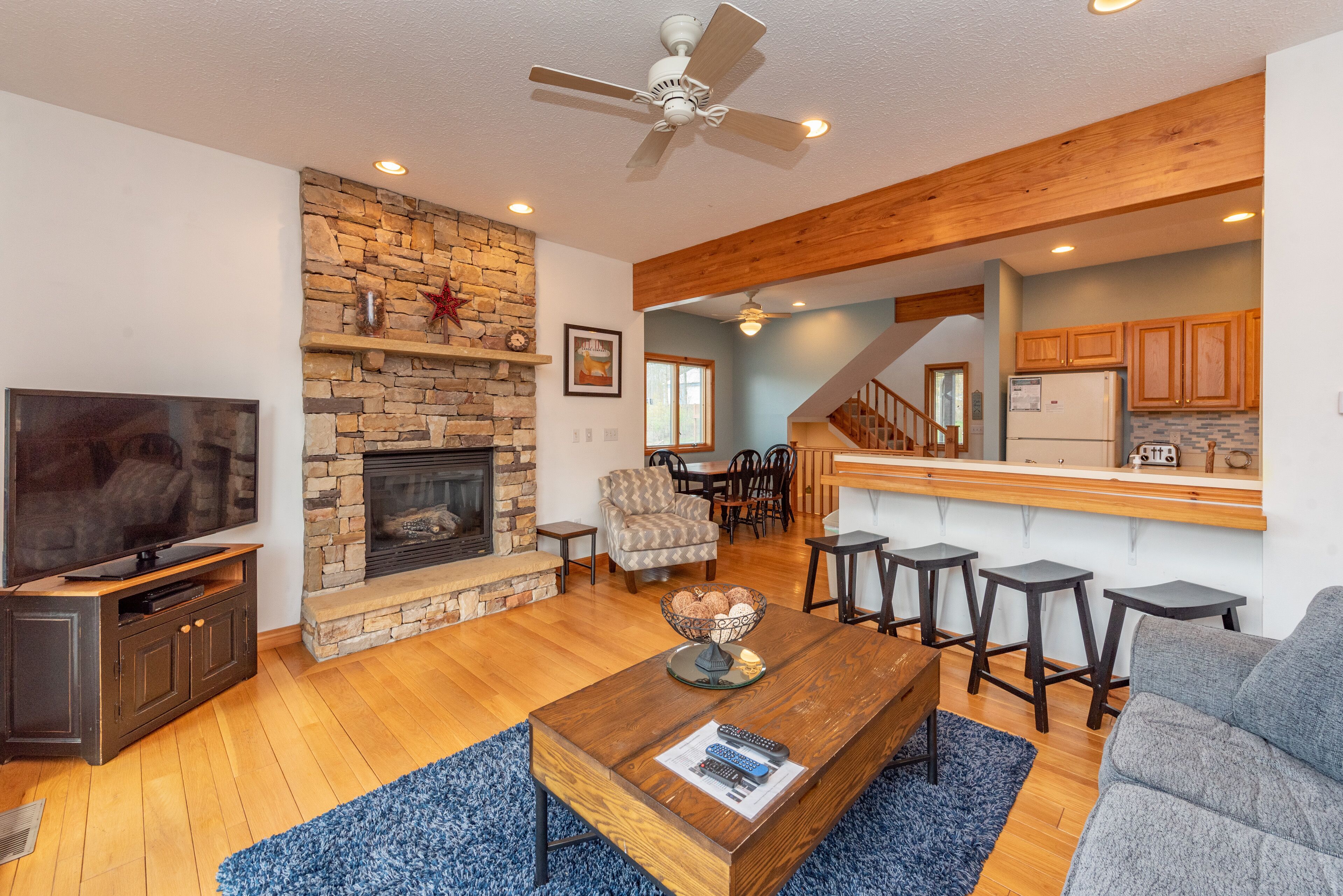Slopeside Lake House: Lake Area, Ski Area, Hot Tub, A/C, Fireplace, Foosball!