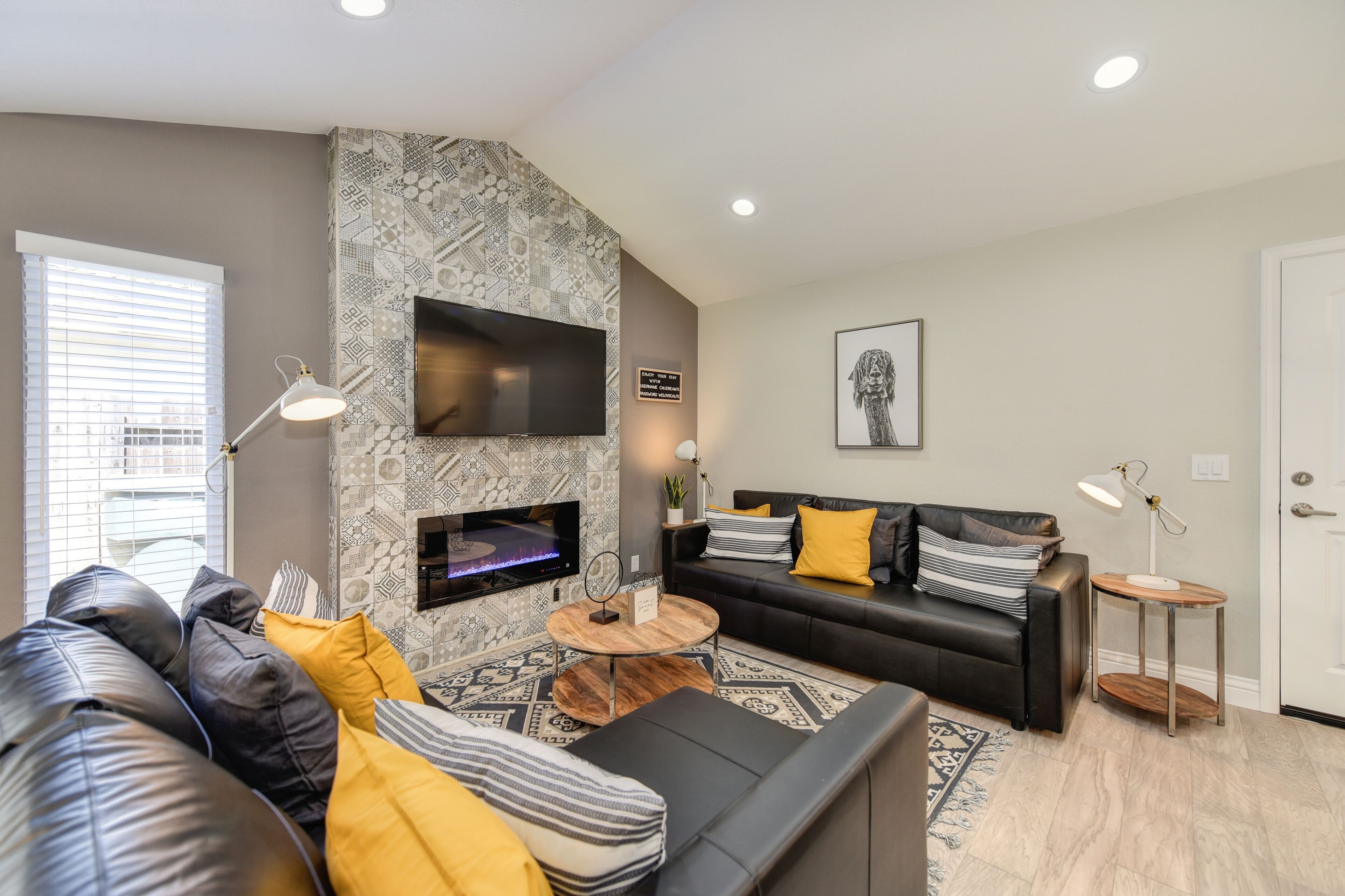 OLIVE House Next To Roseville DOWNTOWN Tunder VALLEY CASINO Airport Yard Grill