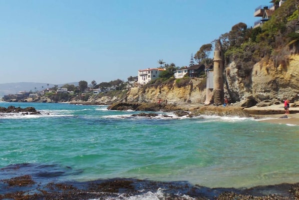 Beach nearby, sun-loungers, beach towels