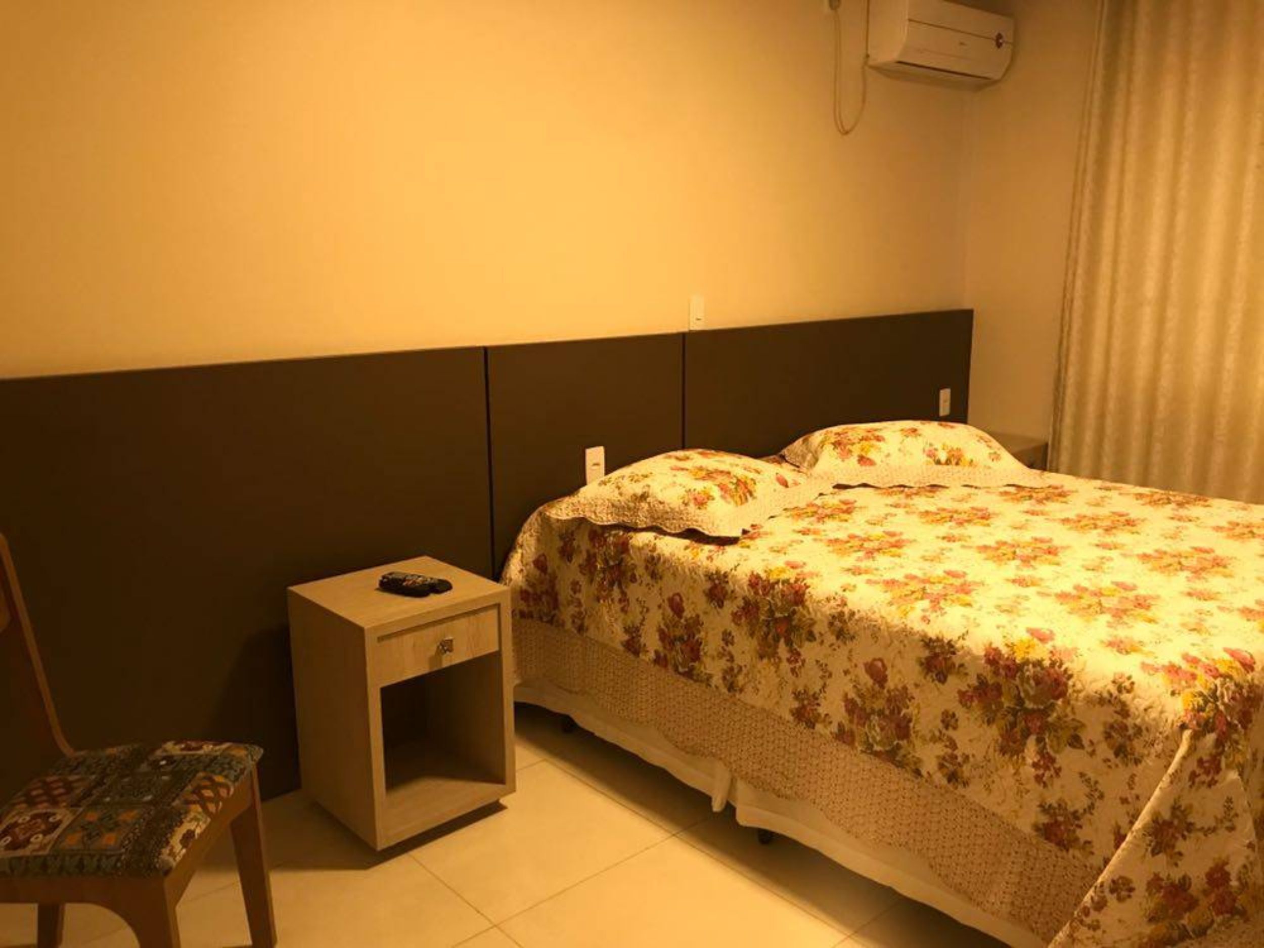 Minibar, accès au Wi-Fi (inclus), literie fournie