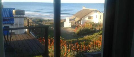 Vista para praia/oceano