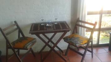 Standard Apartment | In-room dining