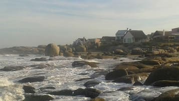 Pantai di sekitar