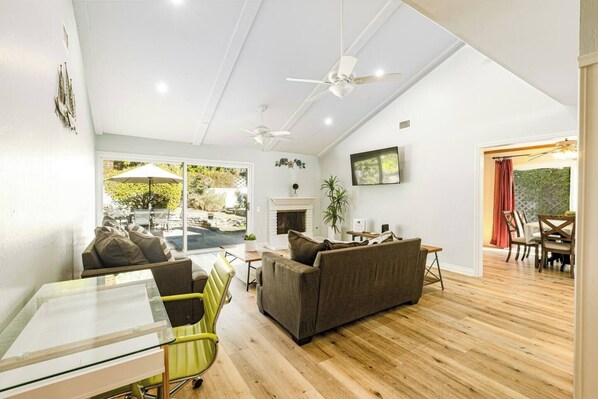 Smart TV, Hulu, streaming services, offices