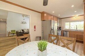 Interior - Single Story w/ Fast WiFi, Backyard & EV Charger. (Fig Perch) (Mission Viejo)