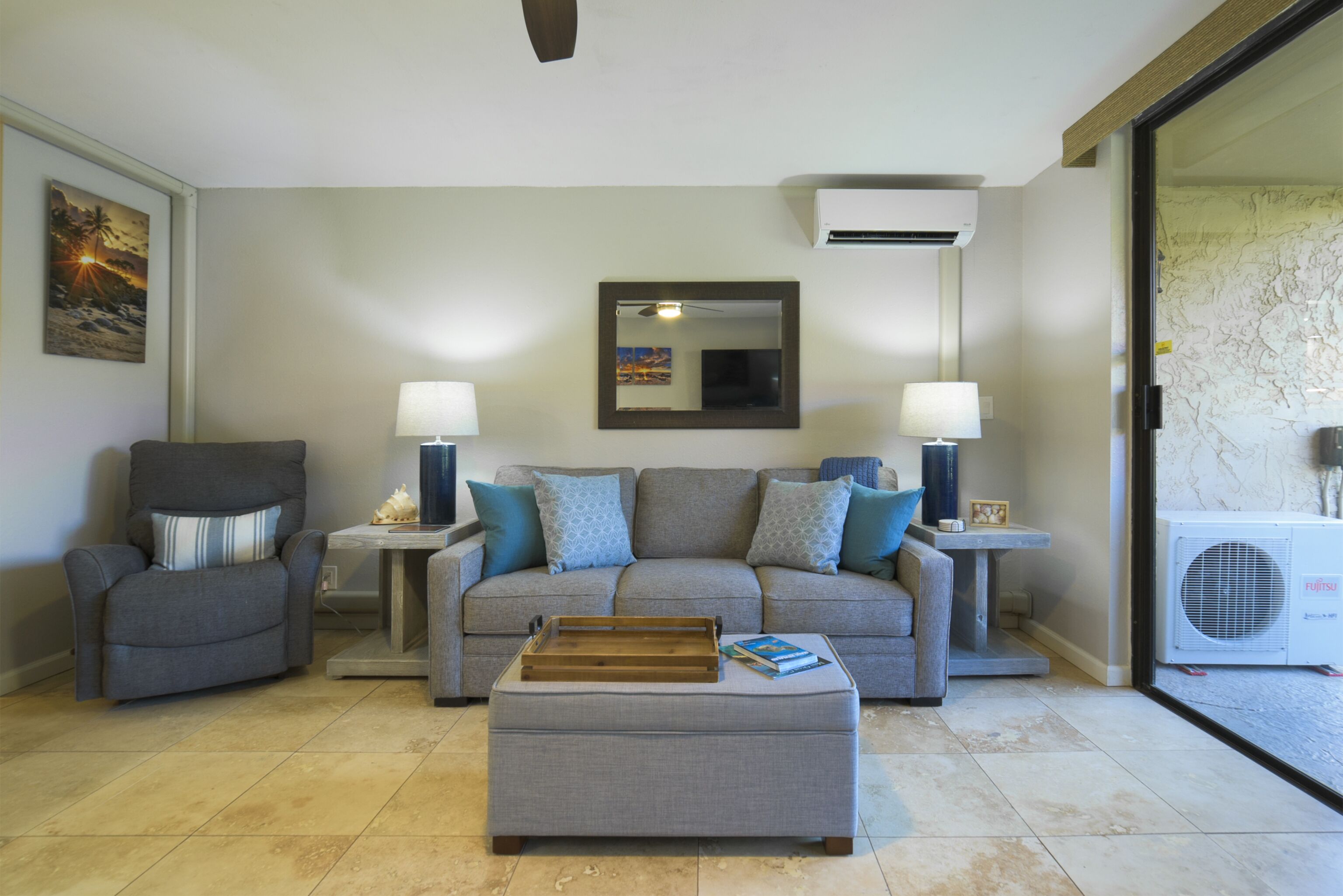 Oceanfront Complex - Newly Remodeled, steps to Beach & Pool, w/ New AC, Wifi