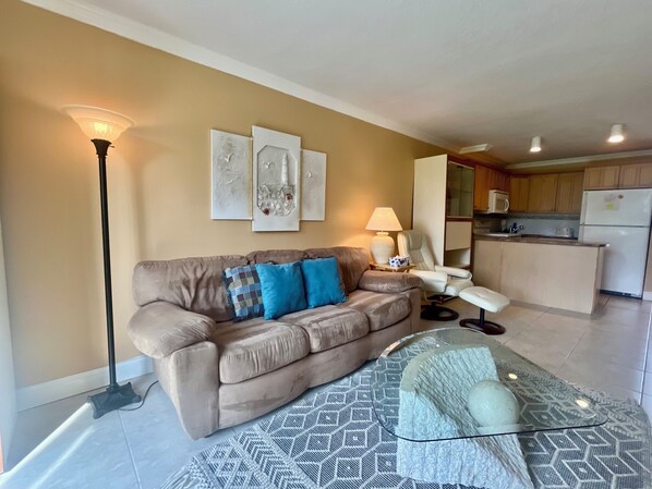 TV - OV 911 Golf Course View Condo-Paradise Vacation Rental in Ocean Village (Fort Pierce)