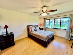 1 bedroom, iron/ironing board, Internet, bed sheets - OV 925 Golf Course View Condo-Paradise Vacation Rental in Ocean Village (Fort Pierce)