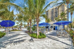 Outdoor dining - OV 625 Pond/Bridge View Condo-Paradise Vacation Rental in Ocean Village (Fort Pierce)