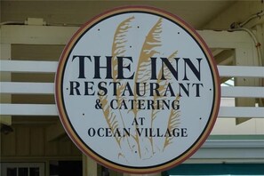 Naamplaatje voor 'The Inn Restaurant & Catering in Ocean Village'.