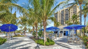 Outdoor dining - CP 813 Golf Course View Condo - Paradise Vacation Rental in Ocean Village (Fort Pierce)