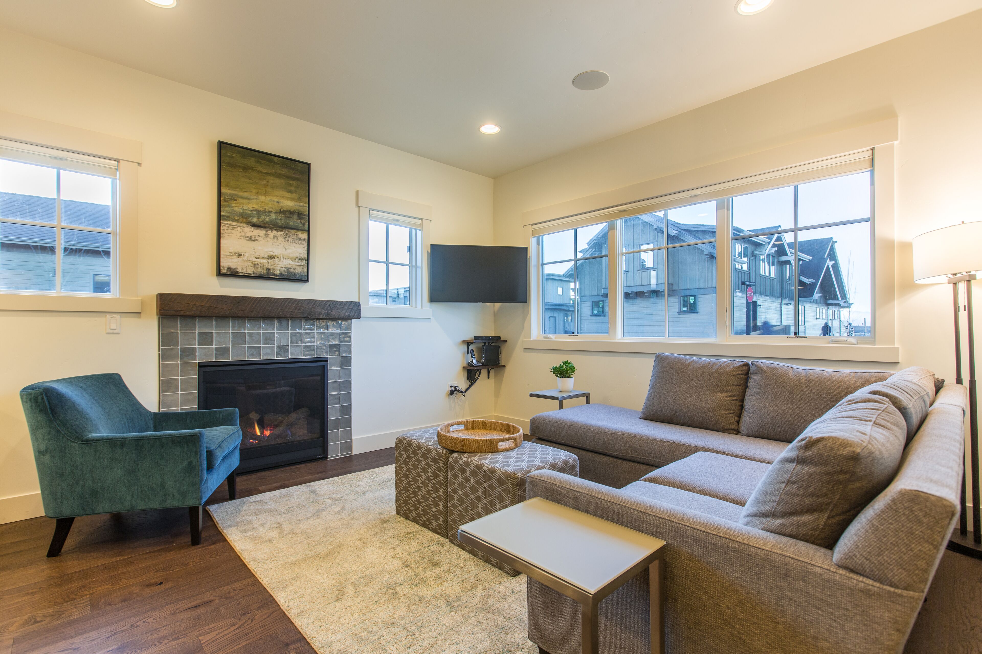 CUTE! Heart of resort w/ amenities ~ private patio ~ pocket park ~ wifi ~ 🐶