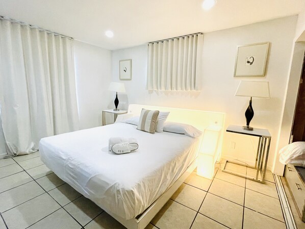 4 bedrooms, desk, iron/ironing board, travel cot