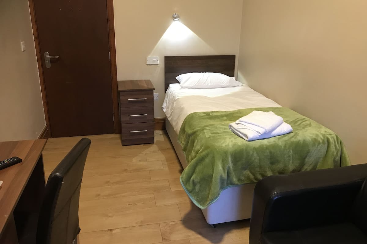 Select Comfort beds, desk, WiFi (free), bed sheets