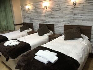 Deluxe Triple Room, Private Bathroom | Select Comfort beds, desk, free WiFi, bed sheets - Budget Express Hotel (Durham)