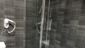 Comfort Double Room, Ensuite | Bathroom