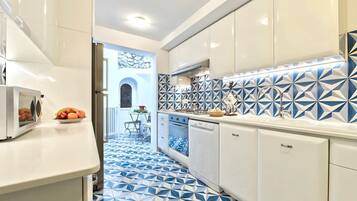 Réfrigérateur, four, lave-vaisselle