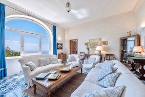 Fernseher, Kamin, DVD-Player
