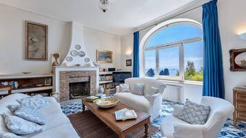 TV, caminetto, lettore DVD