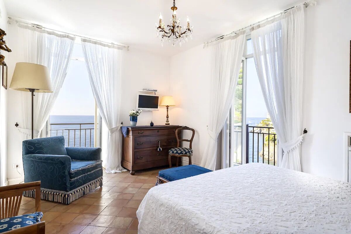 8 bedrooms, iron/ironing board, Internet, wheelchair access