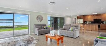 Kotare Koki · (Kingfisher Corner)