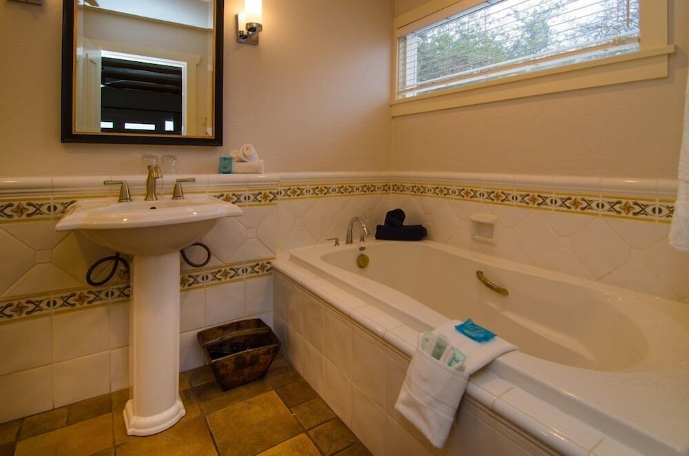 Galiano Oceanfront Inn and Spa by null