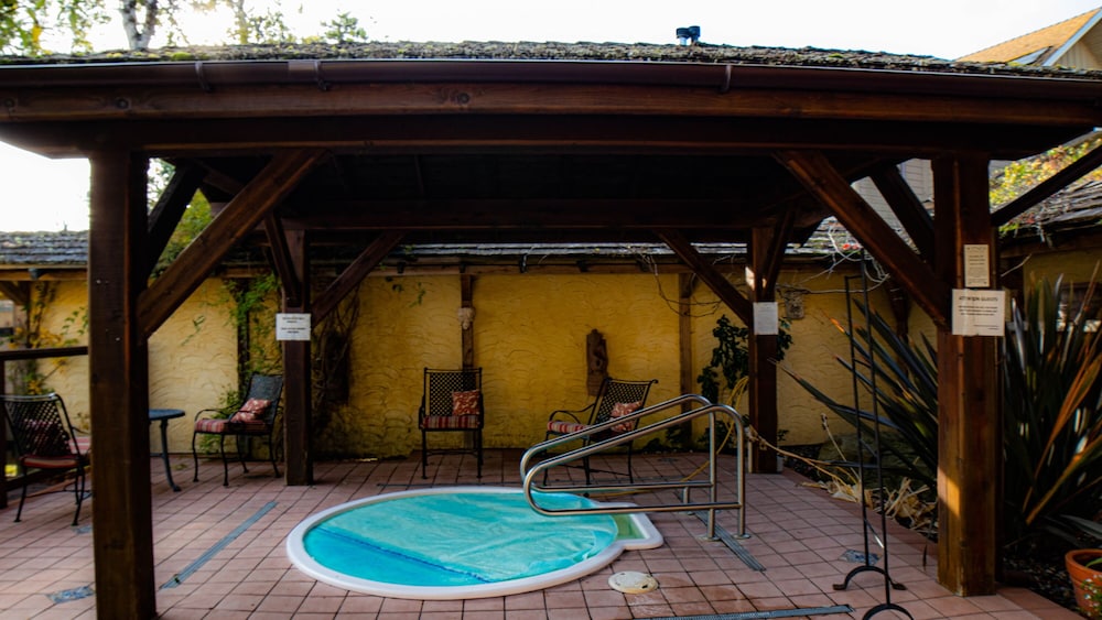 Galiano Oceanfront Inn and Spa by null