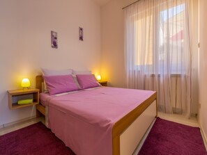 Free WiFi, bed sheets