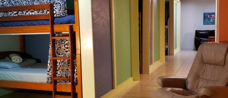 1 Lit Simple dans un Dortoir Mixte, Salle de bain partagée | Intérieur