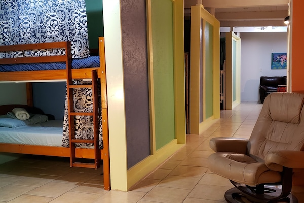 1 Twin Bed in a Mixed Shared Dormitory, Shared Bathroom | Interior