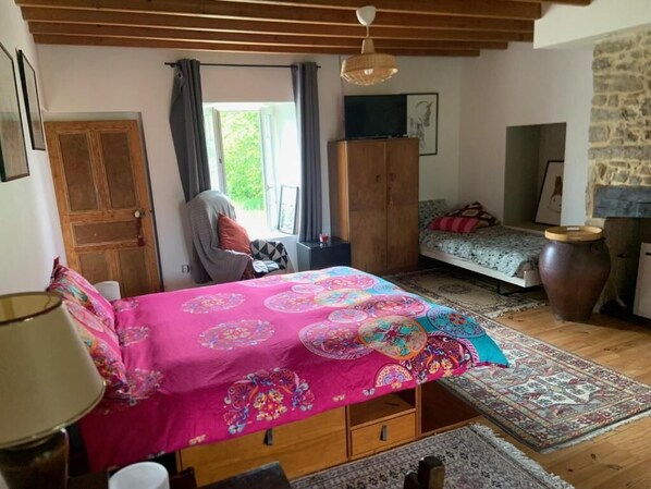 1 bedroom, iron/ironing board, WiFi, bed sheets