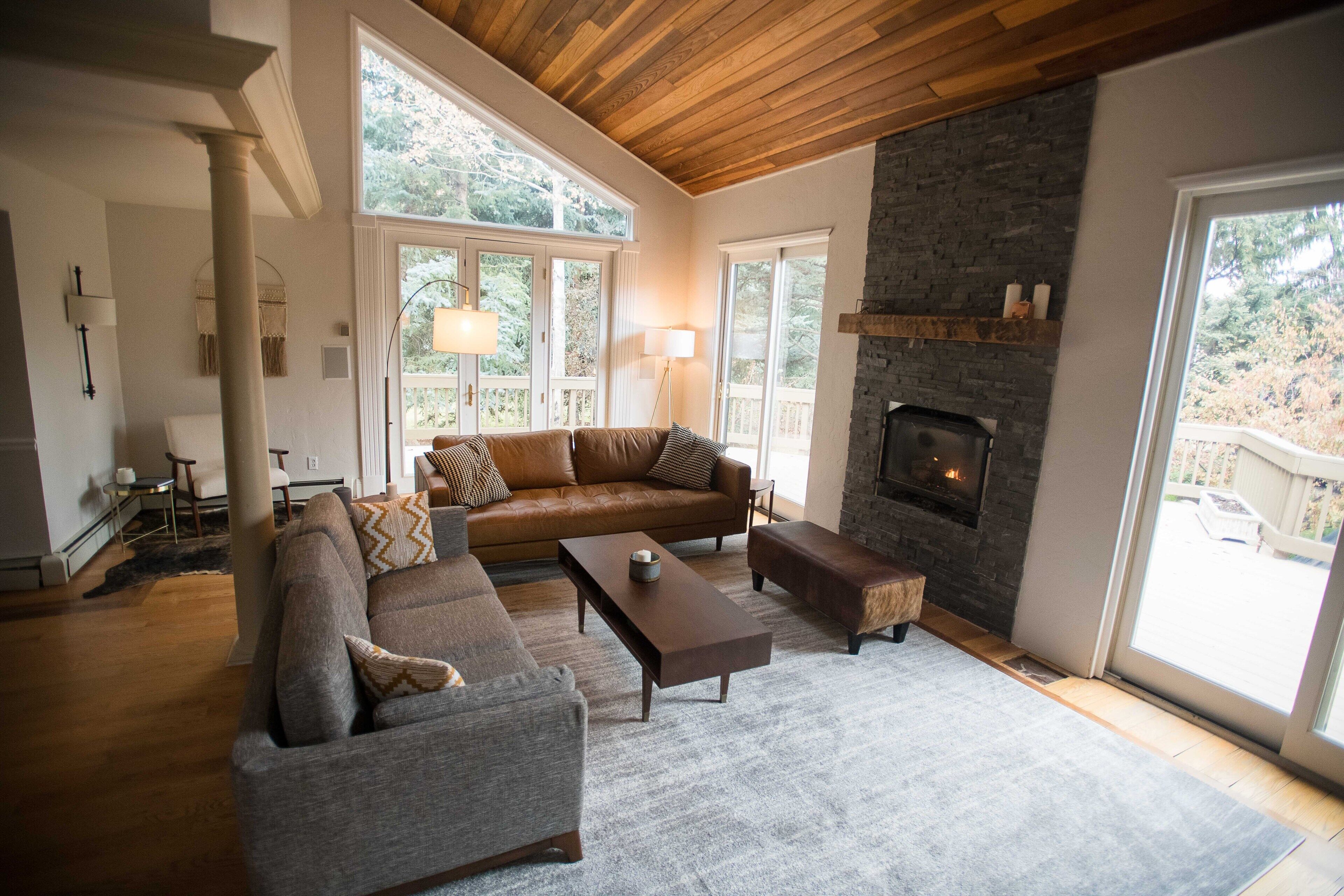 Modern mountain ski home ~ Hot tub, fireplace, King beds
