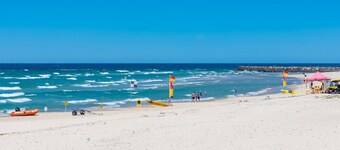 Coastal Soul - Pet Friendly, Family Entertainer with Pool