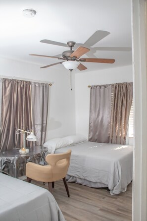 2 habitaciones, tabla de planchar con plancha y wifi gratis 