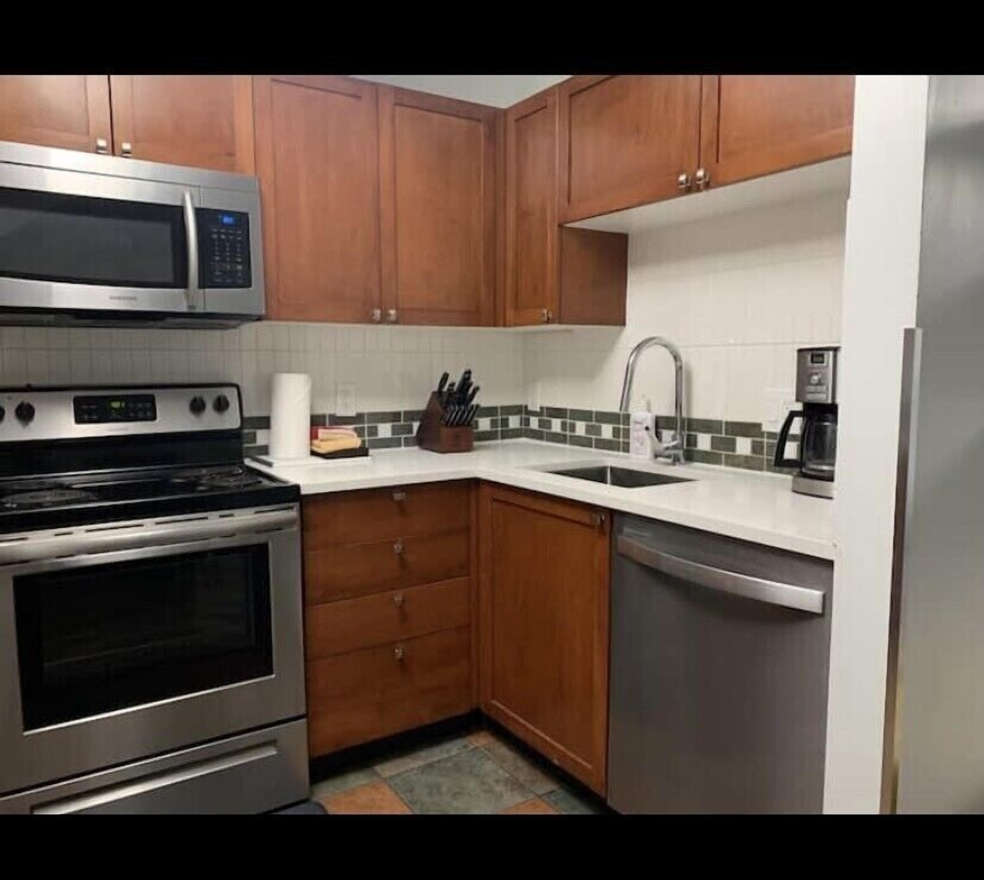 Comfortable Townhouse in Whistler Village w/ Hot Tub