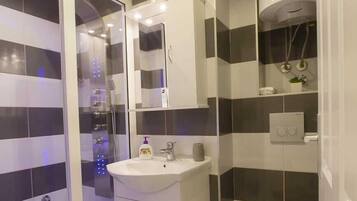 Buồng tắm vòi sen, đồ dùng nhà tắm miễn phí, máy sấy tóc