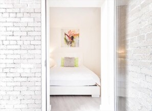 2 bedrooms, desk, iron/ironing board, free WiFi - Ideal Boston 2BR w/ W/D | near Chinatown T | by Blueground (Boston)