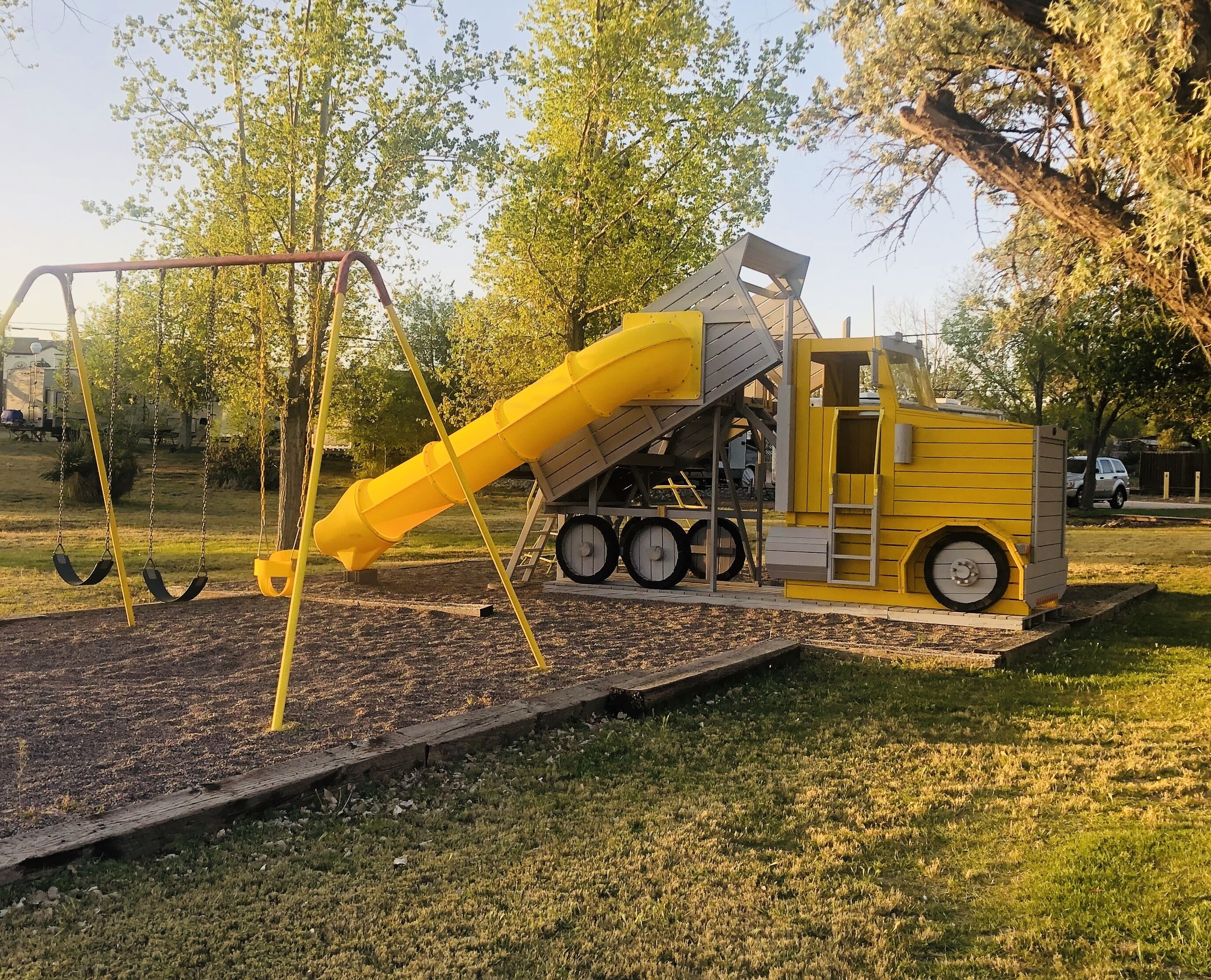 Lasten leikkialue ulkona