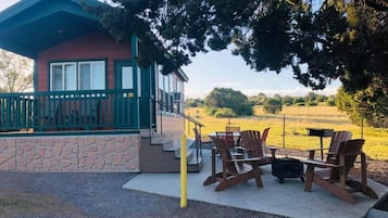 Deluxe Cabin, Patio | Front of property