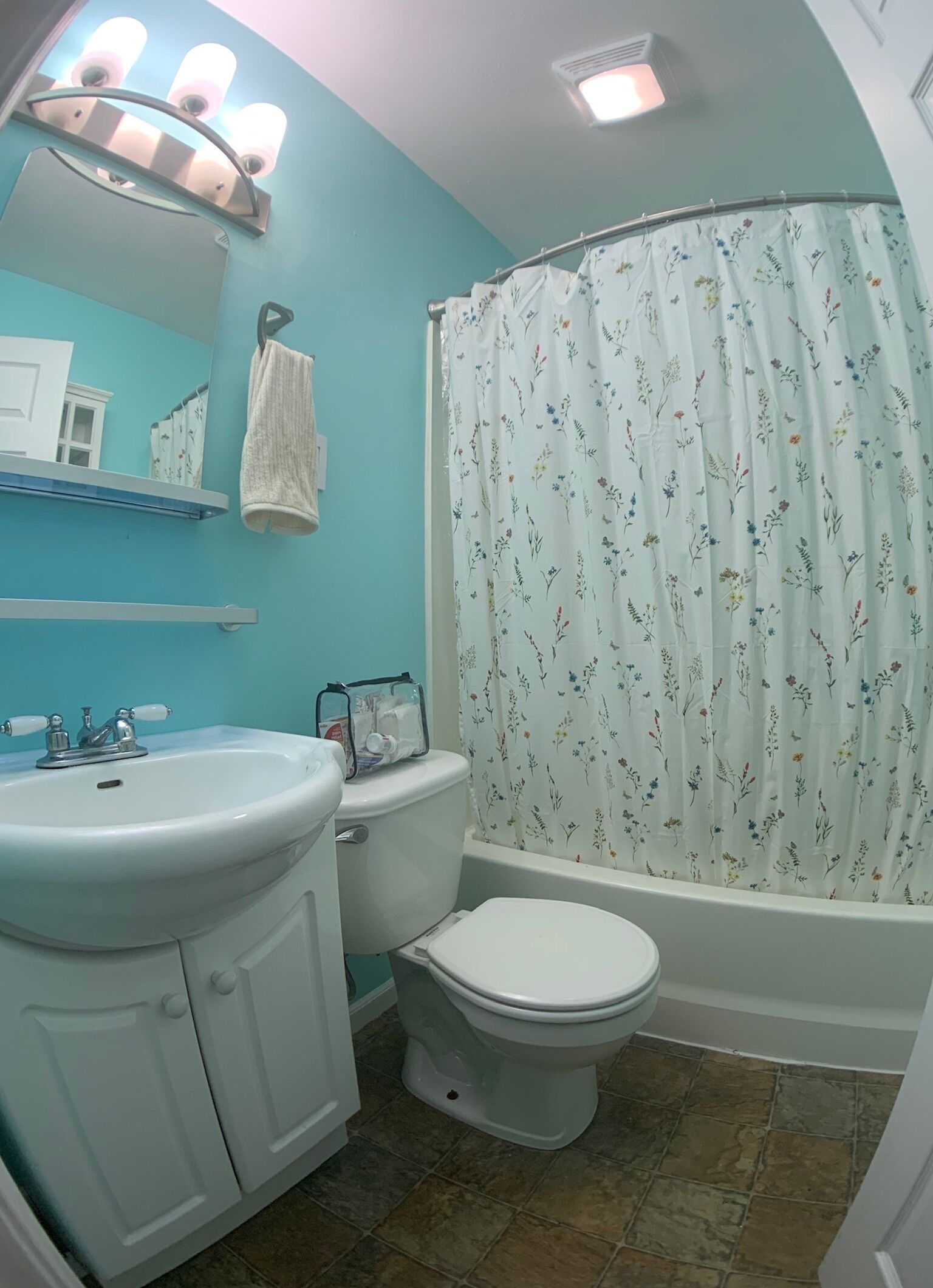 The Corby House- 3 bedrooms, pool table & hot tub!