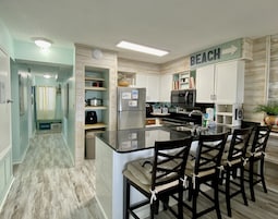 Full-sized fridge, microwave, oven, stovetop