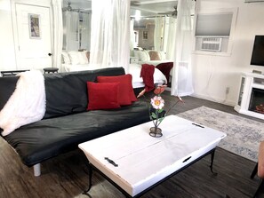 TV, fireplace, ping pong