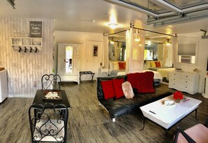 TV, peis og bordtennis