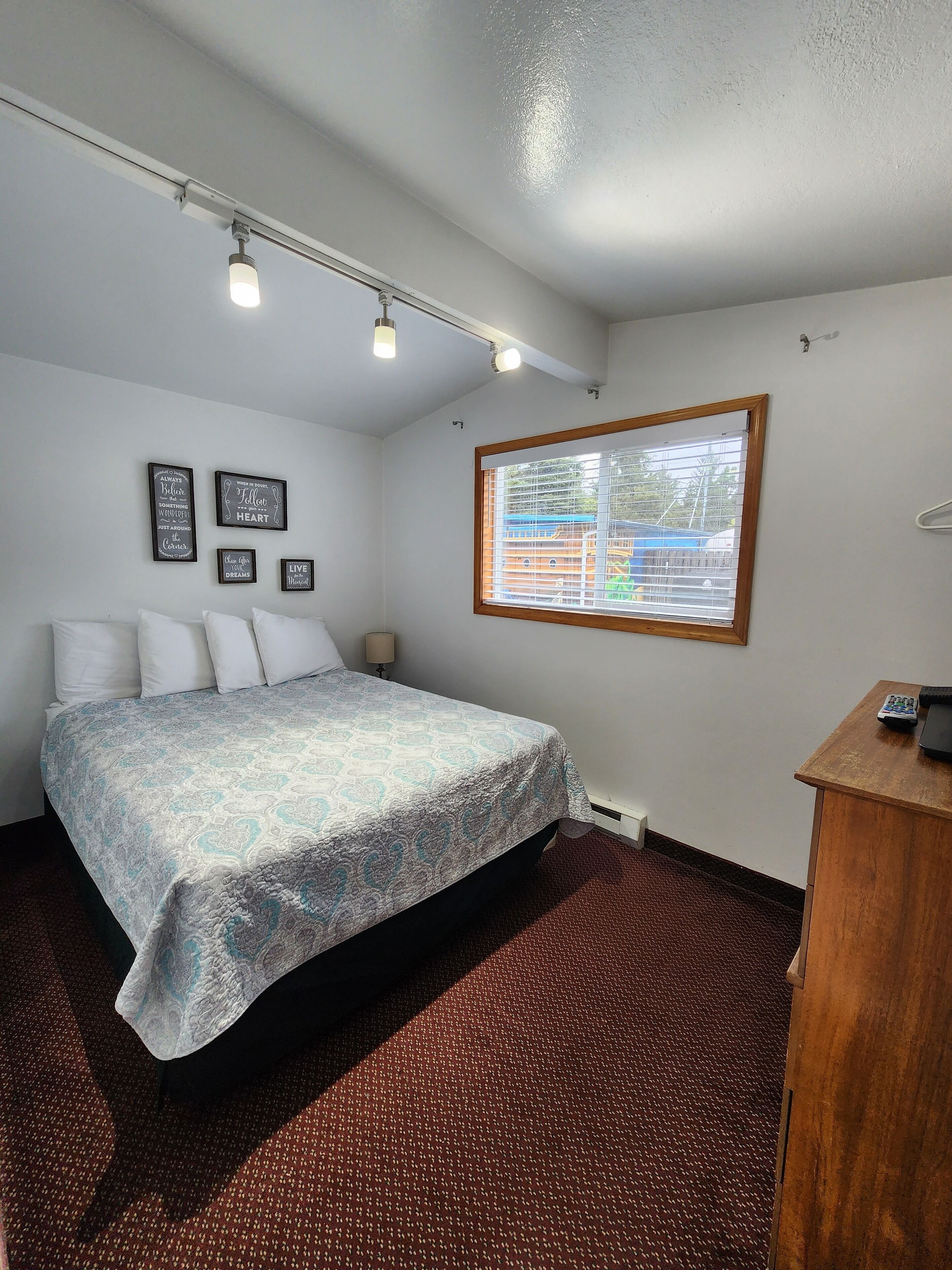 Mural Cabin on the Coast