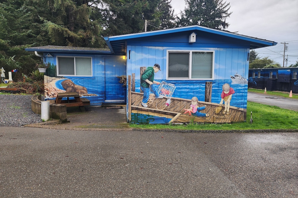 Mural Cabin on the Coast