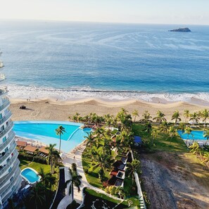 Camastros y toallas de playa 