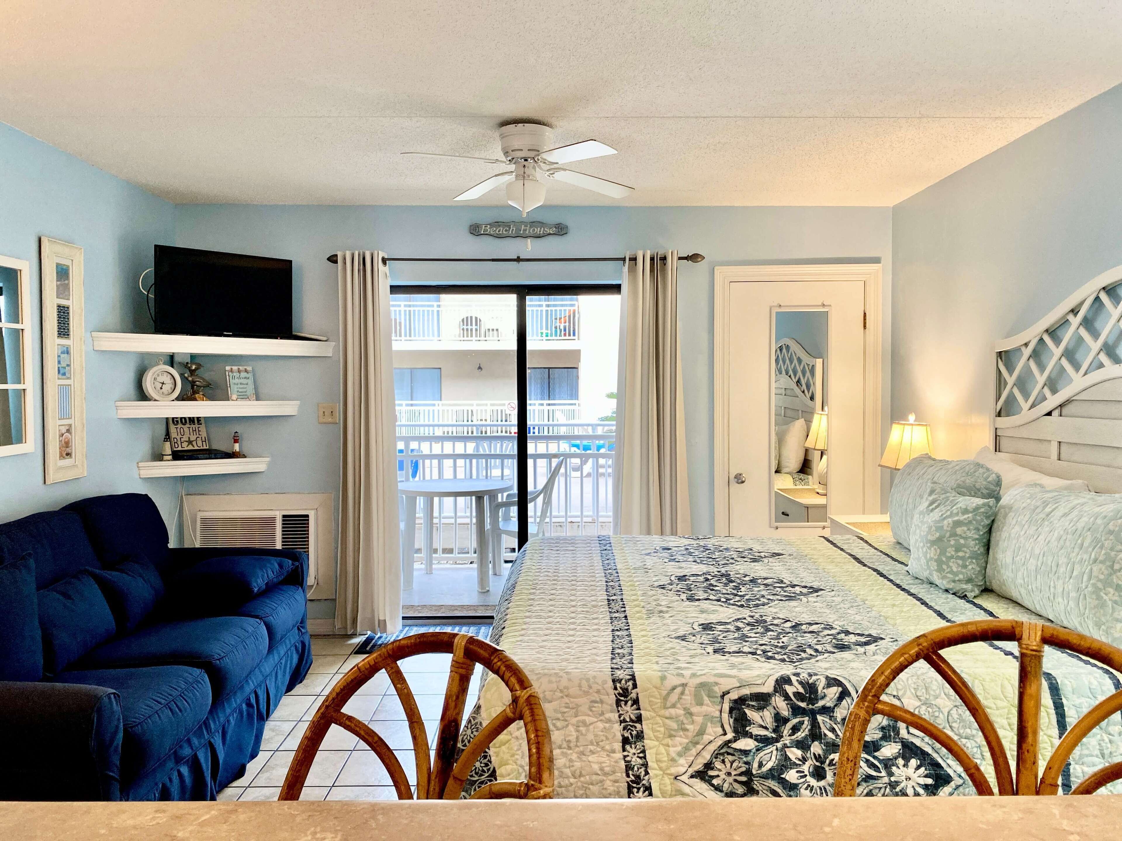 Studio, 1 King Bed, Pool View, Beachfront (122) | Living area | Flat-screen TV, DVD player